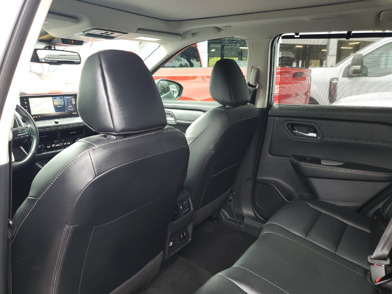 Used 2024 Nissan Rogue SL w/ SL Premium Package FWD image 8