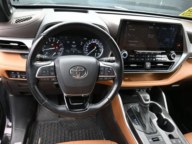 Used 2021 Toyota Highlander Platinum image 24