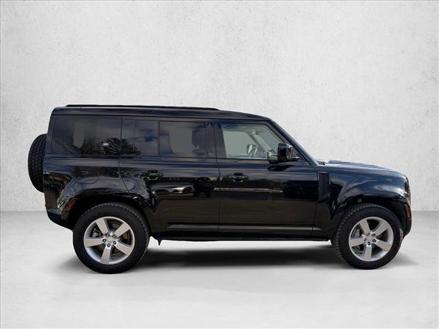 Used 2024 Land Rover Defender 110 X-Dynamic SE image 7