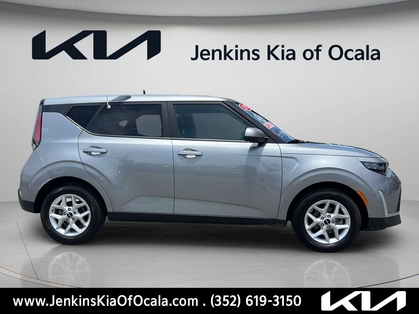 Certified 2025 Kia Soul LX w/ LX Technology Package FWD image 2