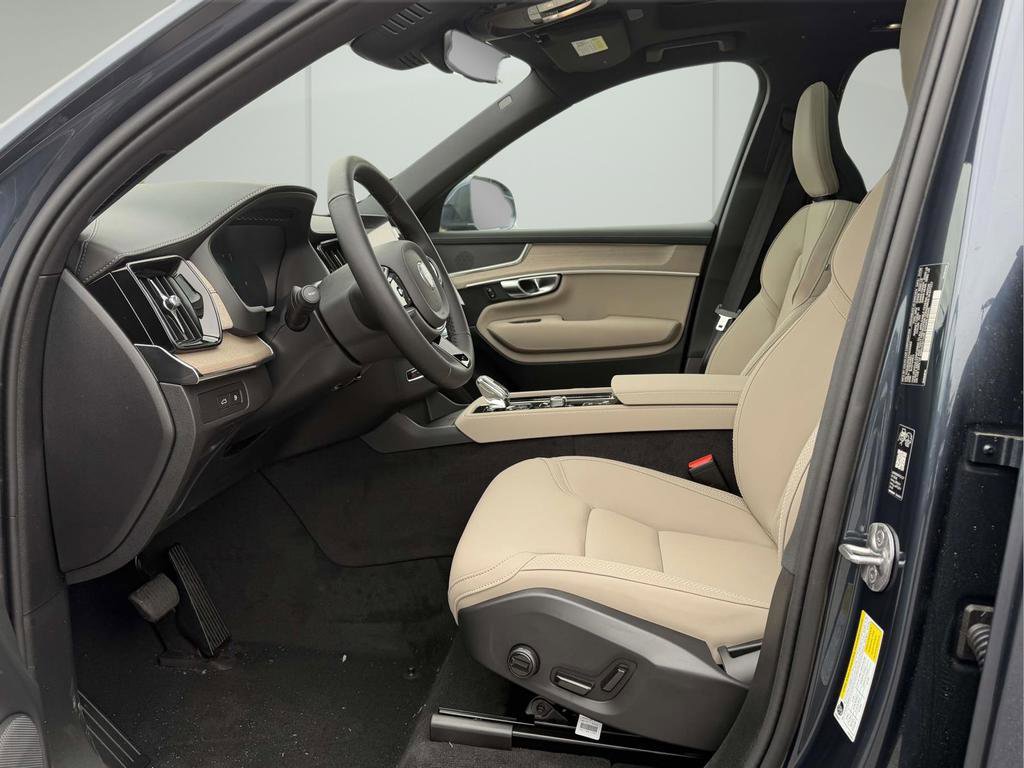 New 2026 Volvo XC90 T8 Plus w/ Protection Package Premier AWD/4WD image 15