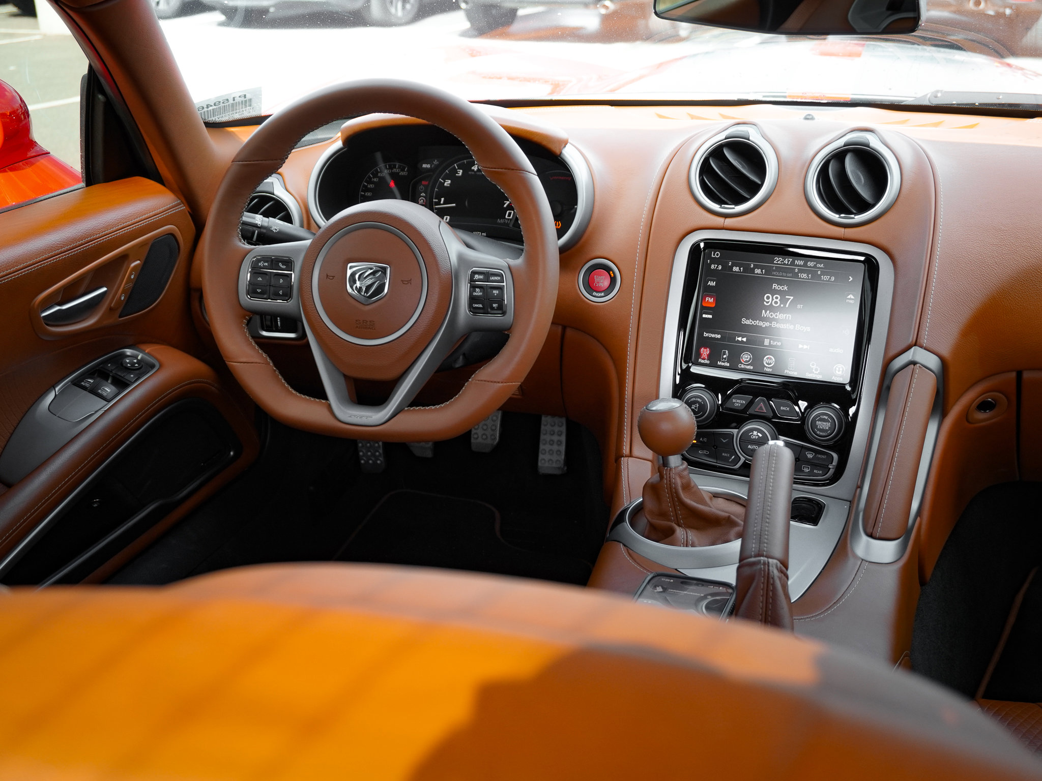 Used 2013 SRT Viper GTS w/ GTS Laguna Interior Pkg image 31