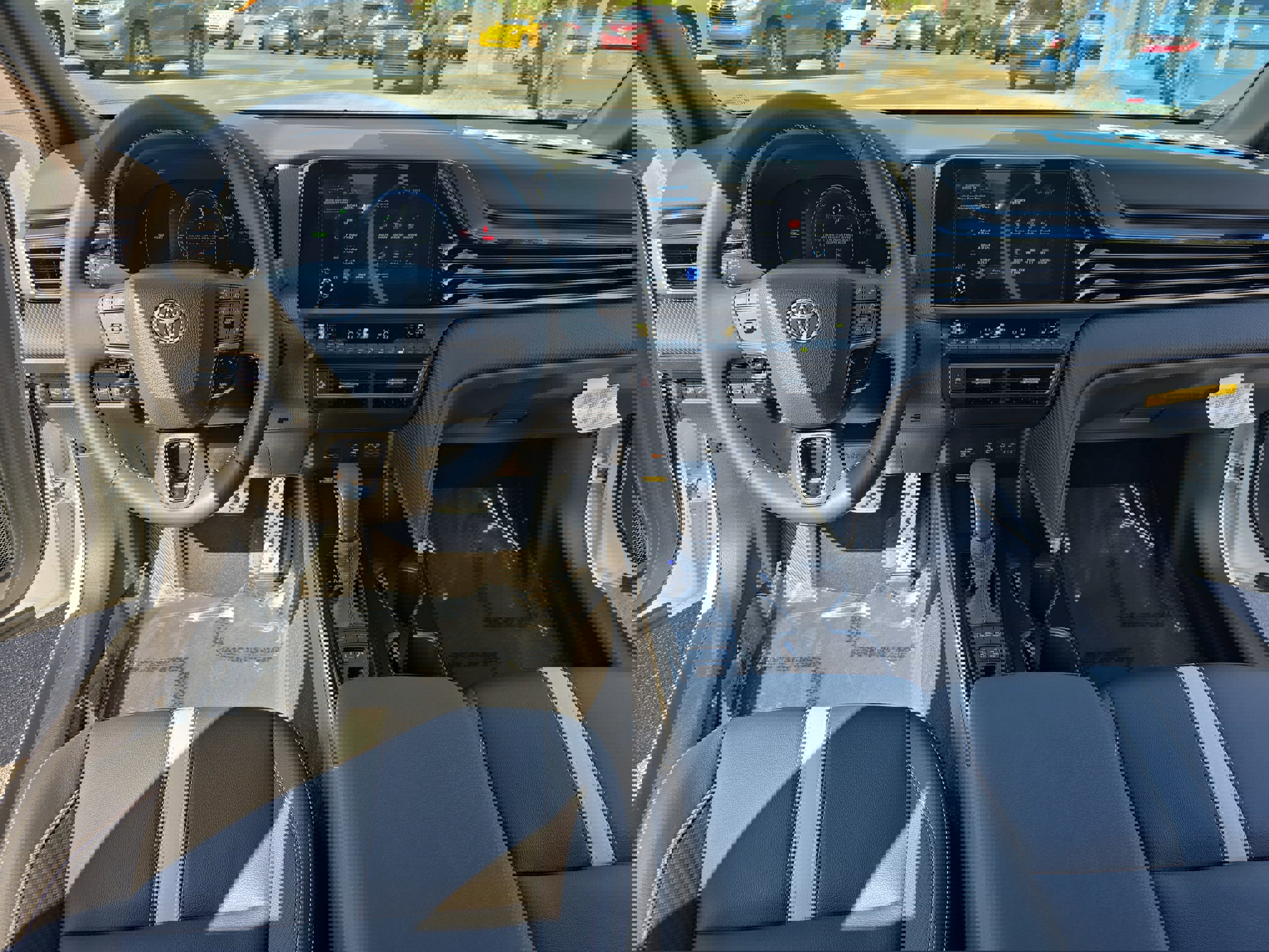 Used 2025 Toyota Camry SE w/ Convenience Package image 19