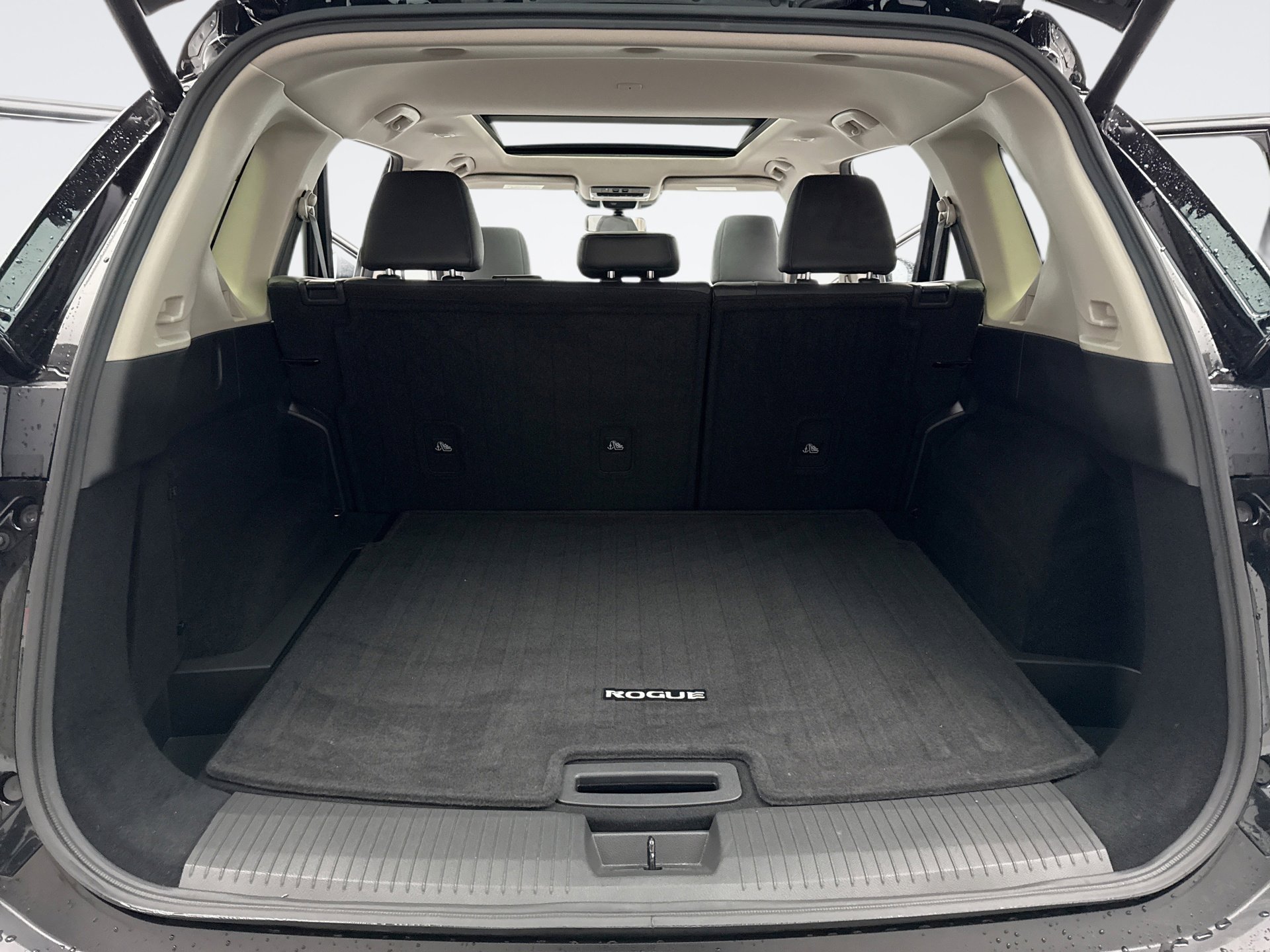 Used 2023 Nissan Rogue SV w/ SV Premium B Package image 18