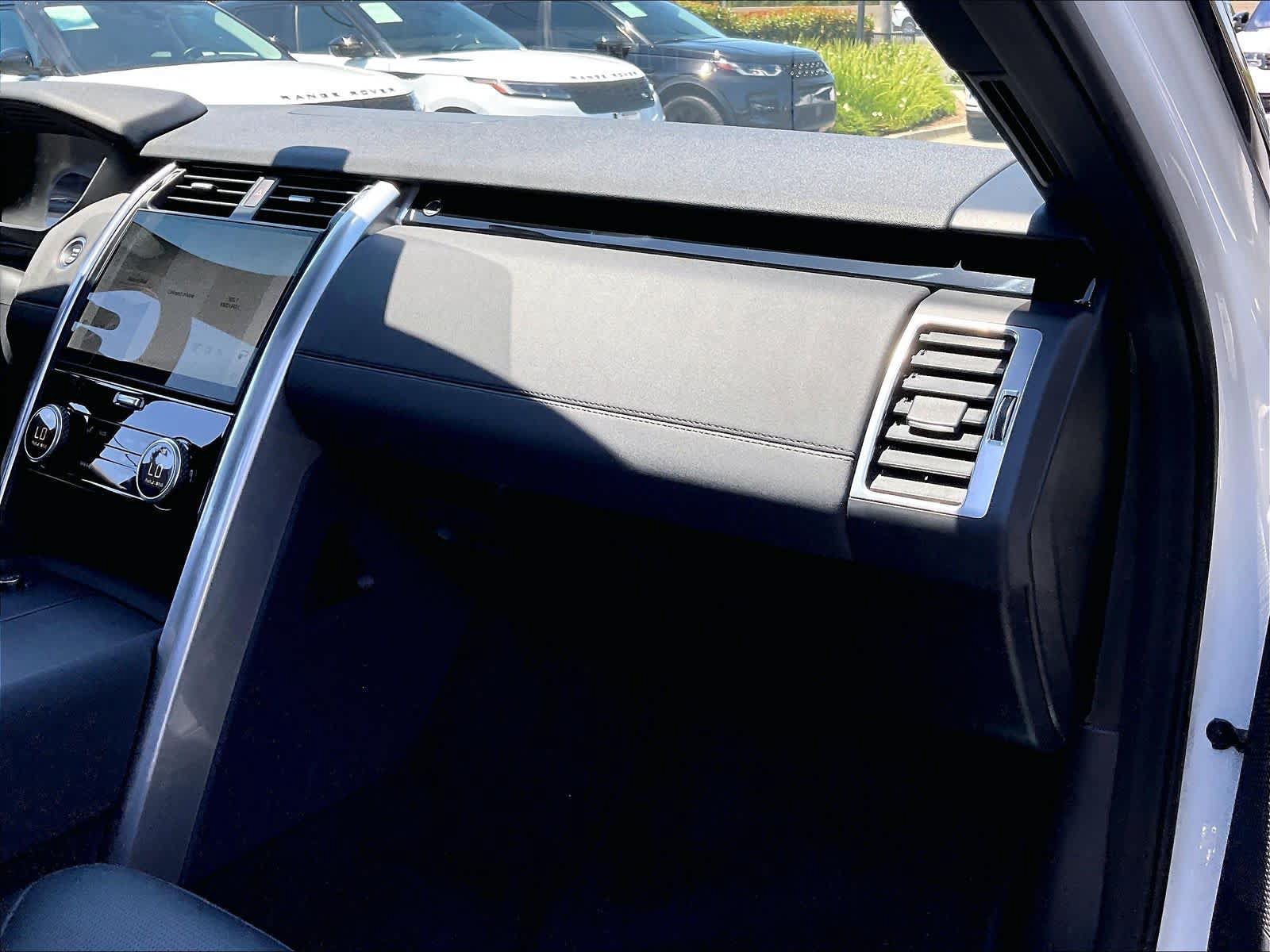 Used 2025 Land Rover Discovery S AWD/4WD image 19