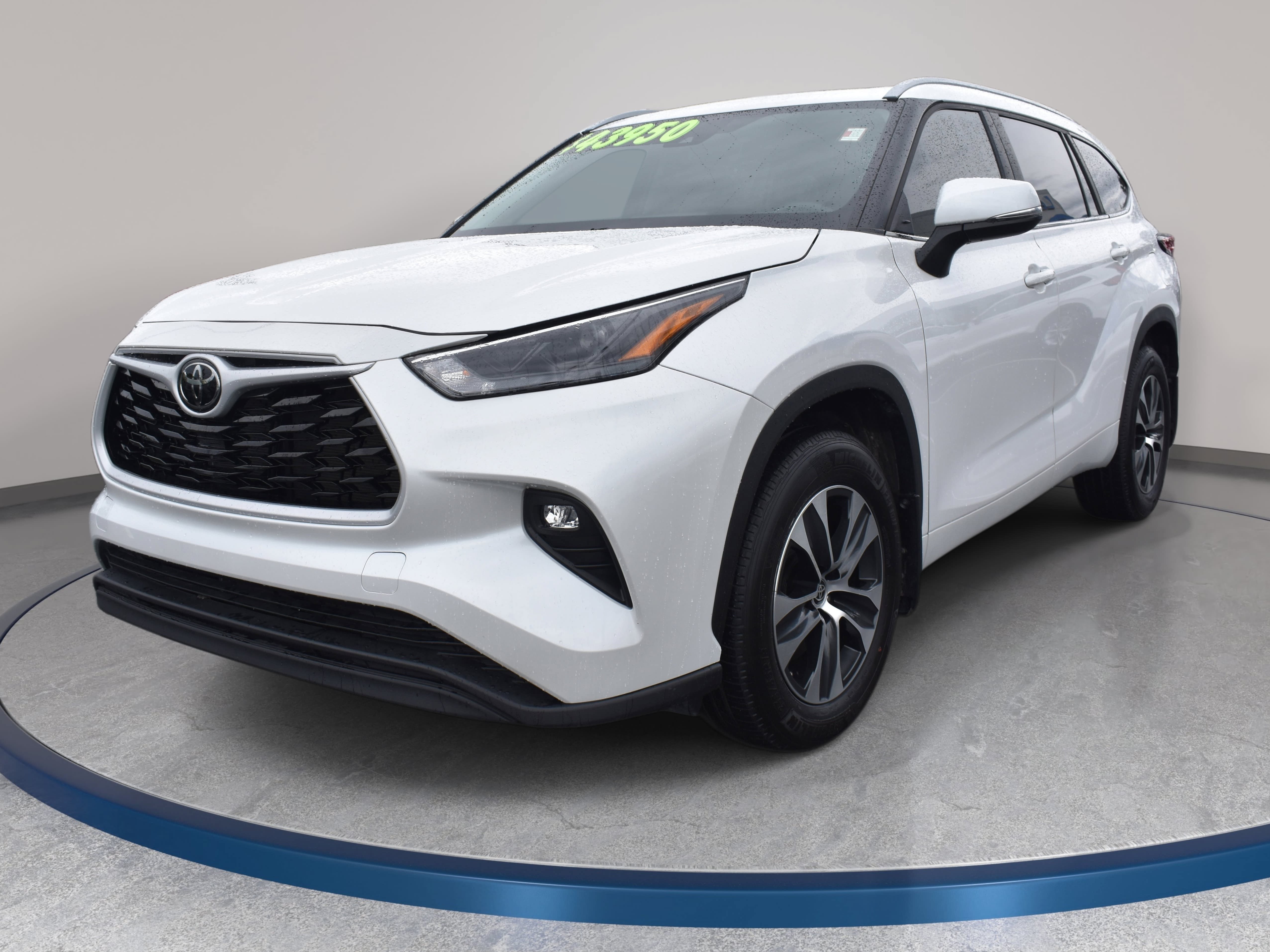 Used 2025 Toyota Highlander XLE FWD image 36