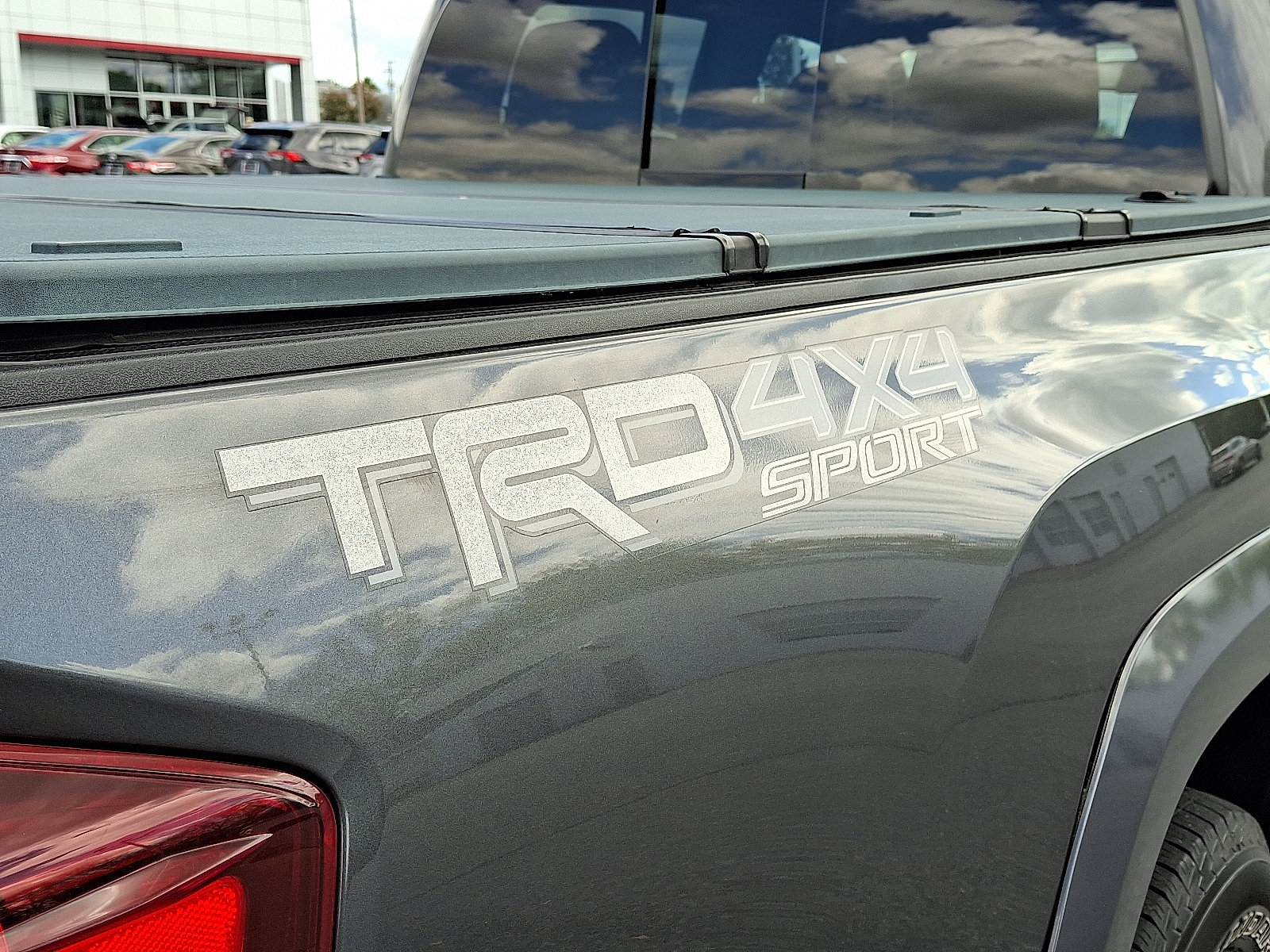 Used 2018 Toyota Tacoma TRD Sport AWD/4WD image 31