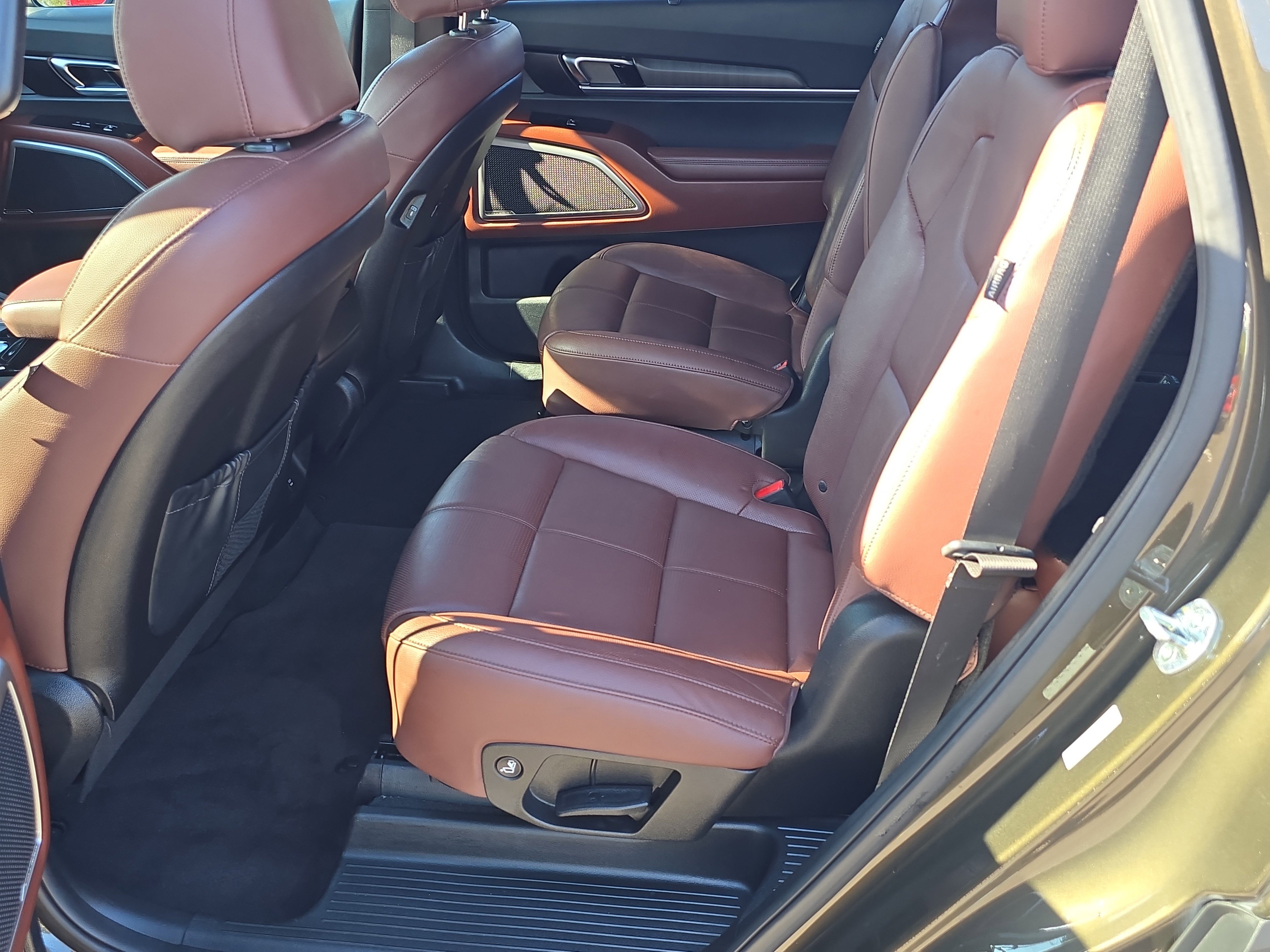 Certified 2023 Kia Telluride EX w/ EX Captain's Chair Package image 19