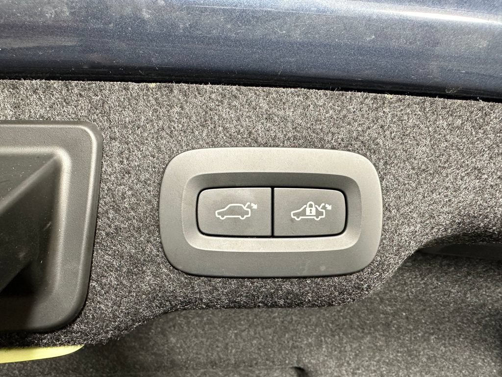 Used 2025 Volvo S90 B6 Plus w/ Protection Package Premier AWD/4WD image 7