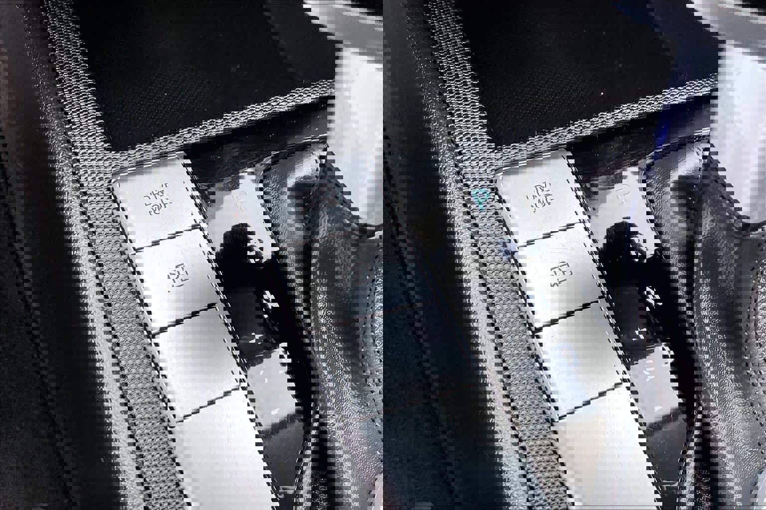 Used 2023 Hyundai Elantra SEL w/ Preferred Accessory Package image 31