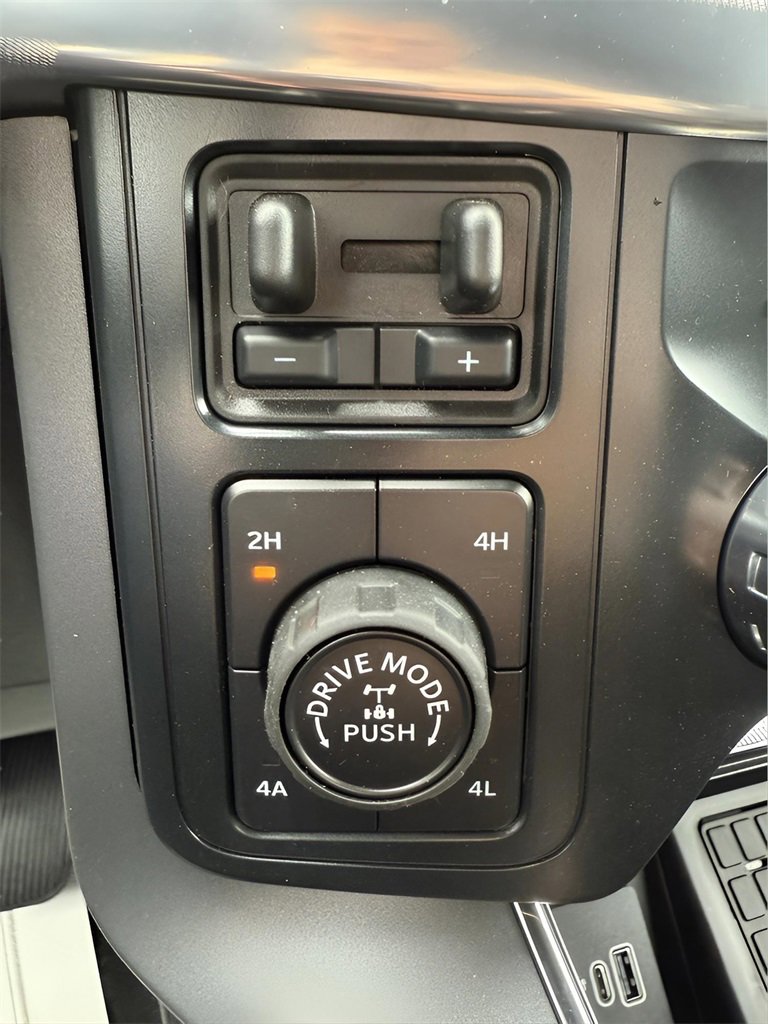 New 2025 Ford F150 Lariat w/ Equipment Group 502A High image 32