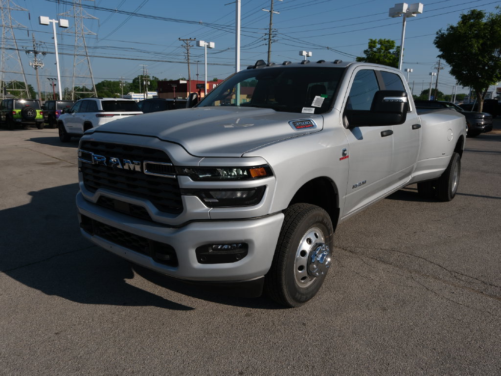 New 2026 RAM 3500 Big Horn AWD/4WD image 12
