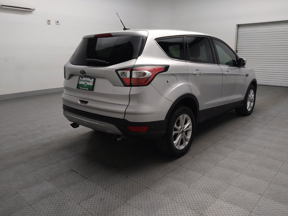 Used 2017 Ford Escape SE FWD image 9