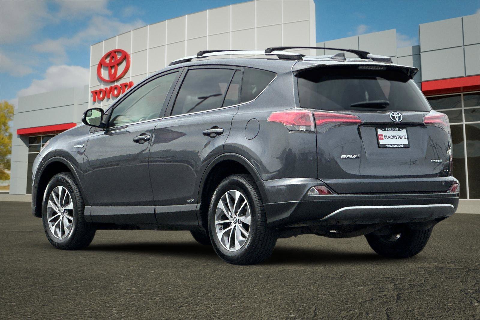 Certified 2018 Toyota RAV4 LE AWD/4WD image 5