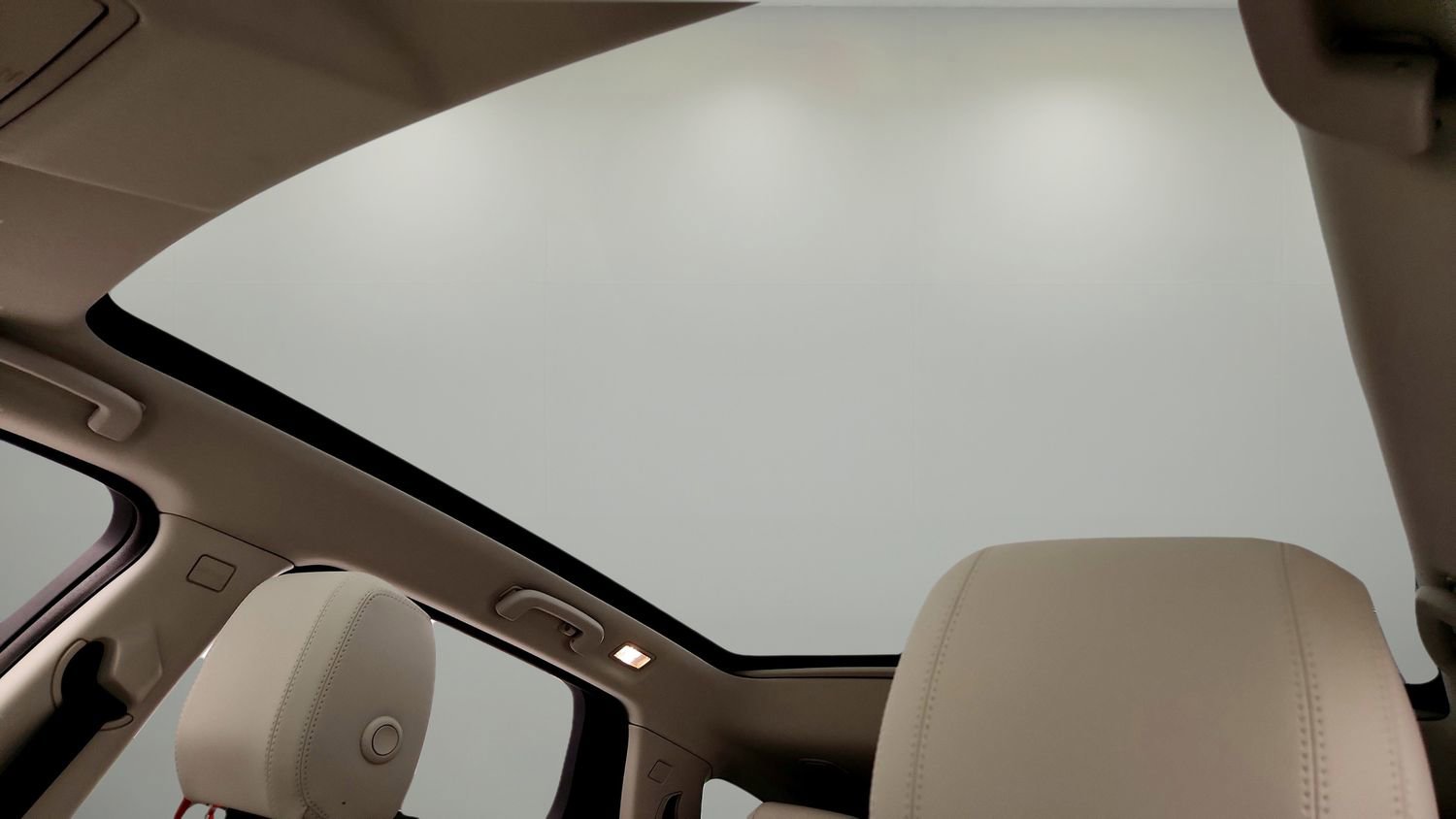 Used 2023 Land Rover Discovery Sport SE image 15