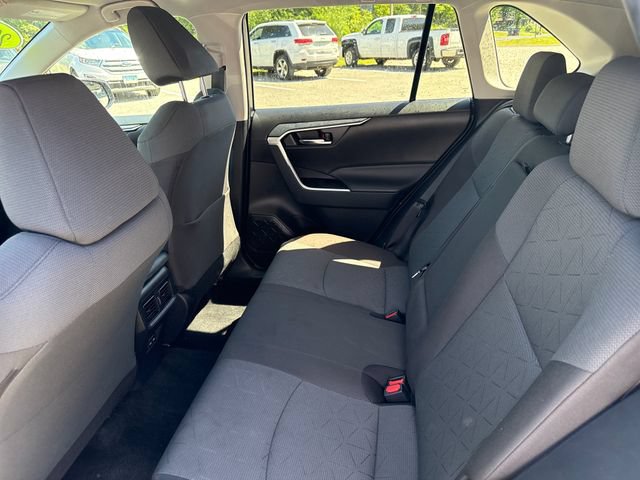 Used 2025 Toyota RAV4 XLE AWD/4WD image 25