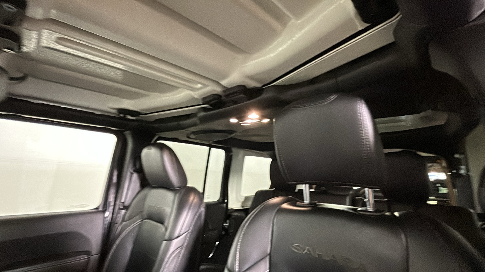 Used 2022 Jeep Wrangler Unlimited Sahara AWD/4WD image 14