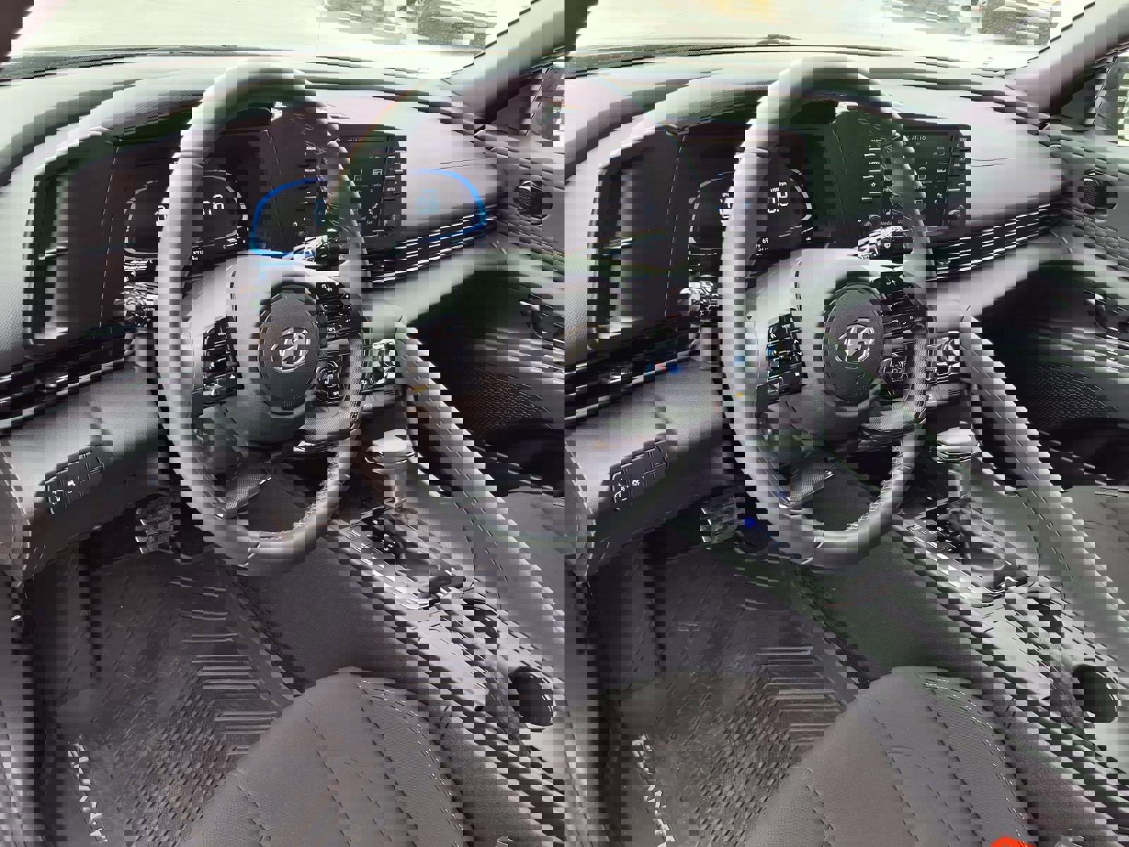 Certified 2025 Hyundai Elantra Sport image 13