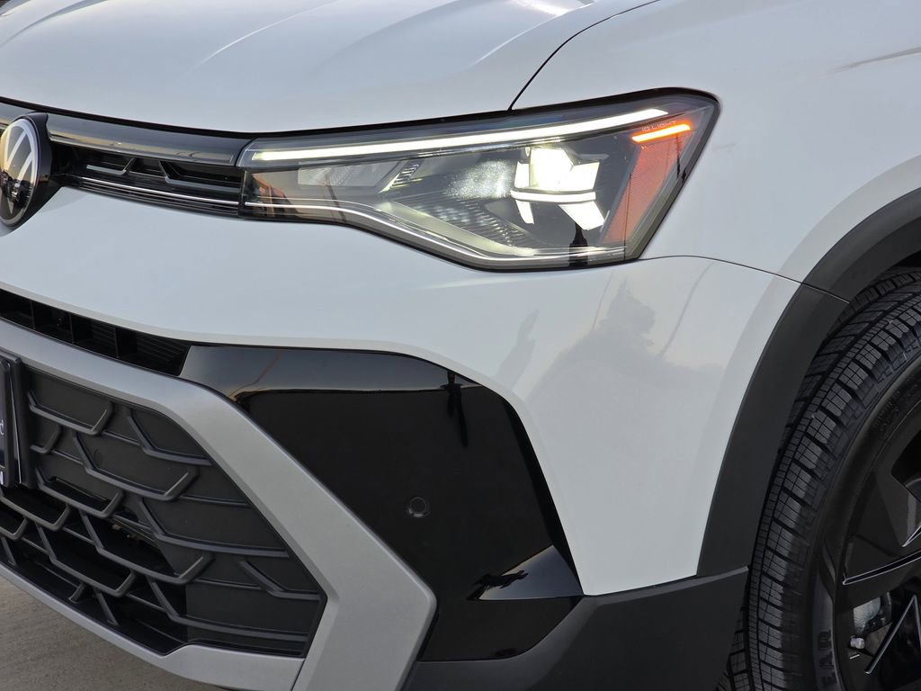 Used 2025 Volkswagen Taos SE image 6