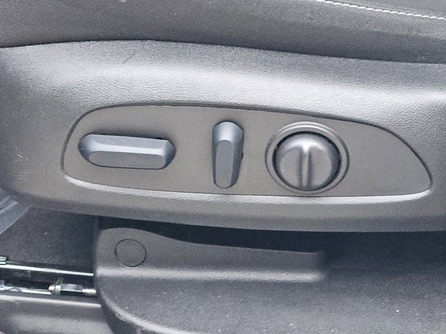 Used 2025 Chevrolet Blazer LT image 13