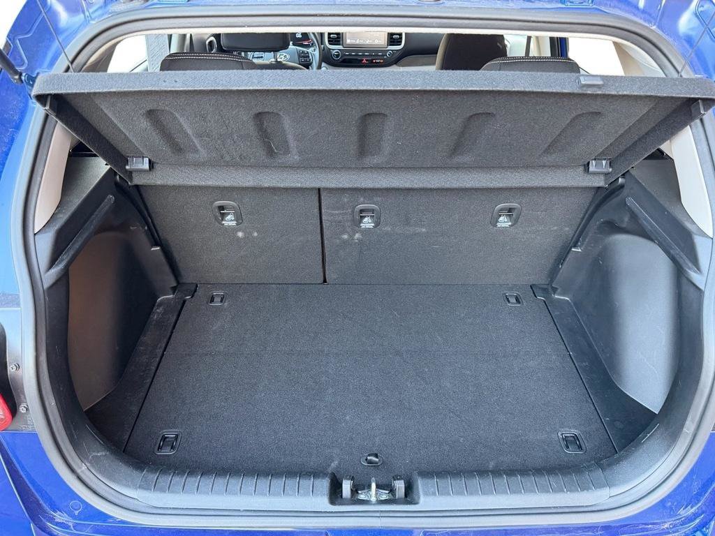 Certified 2025 Hyundai Venue SEL image 11