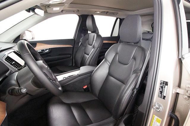 Certified 2023 Volvo XC90 B6 Plus w/ Protection Package Premier AWD/4WD image 18