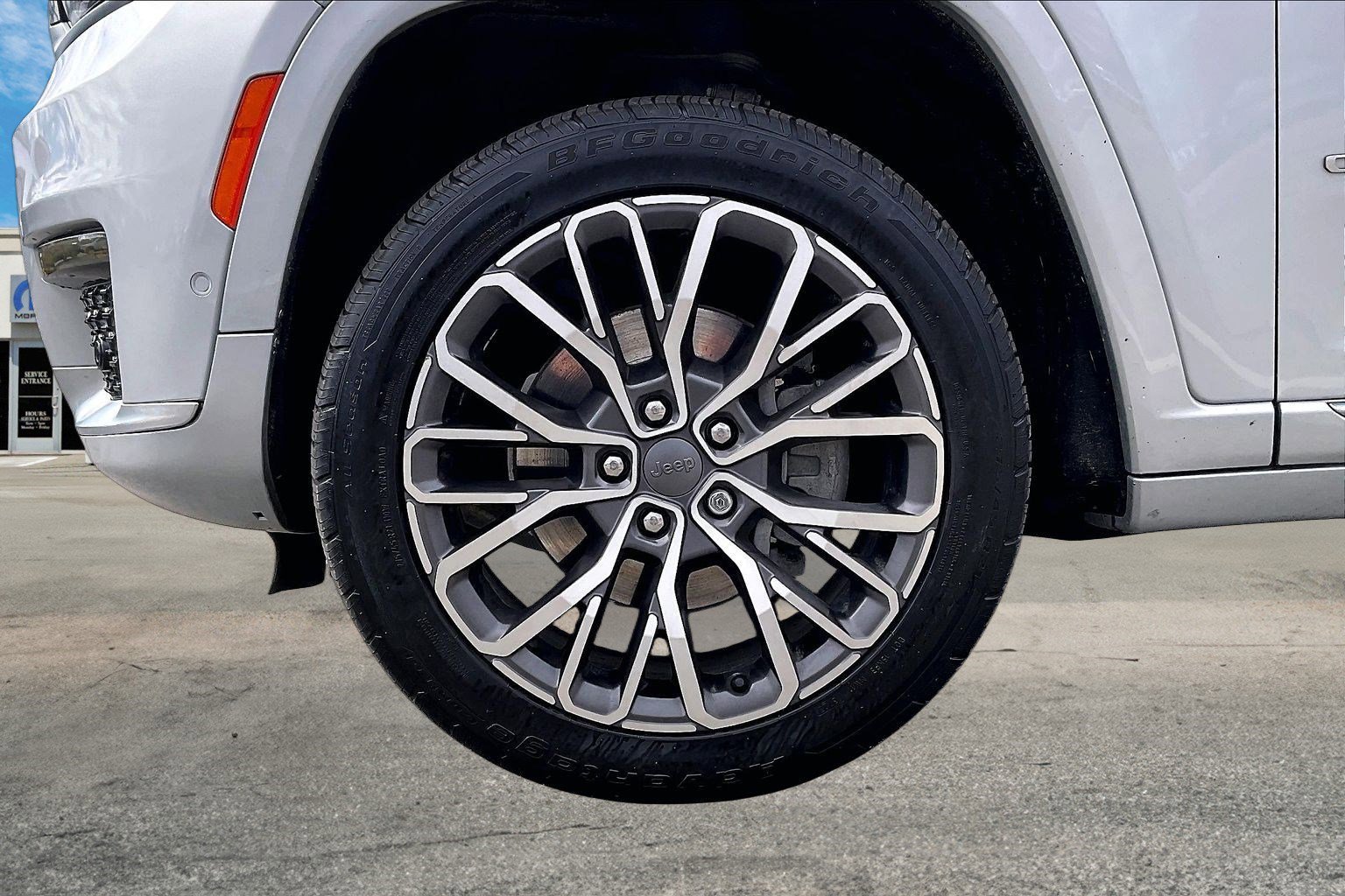 Certified 2022 Jeep Grand Cherokee L Summit image 8