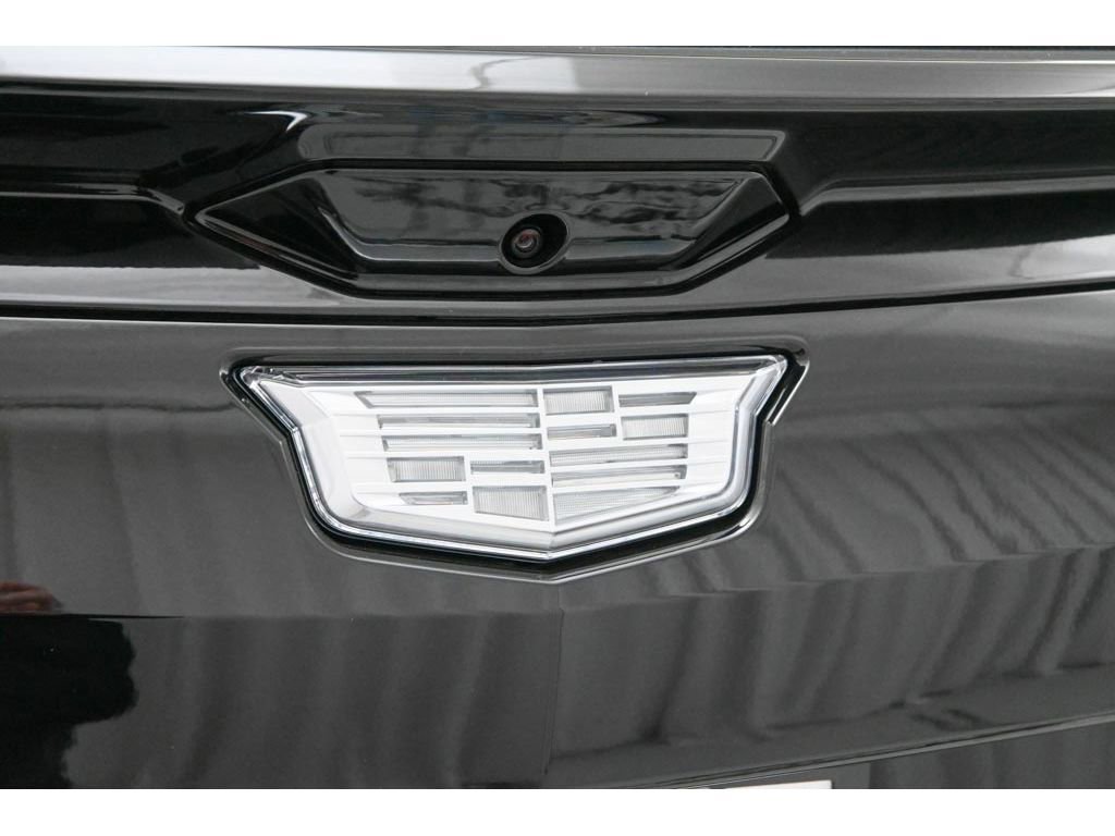 New 2026 Cadillac Optiq Luxury 2 image 37