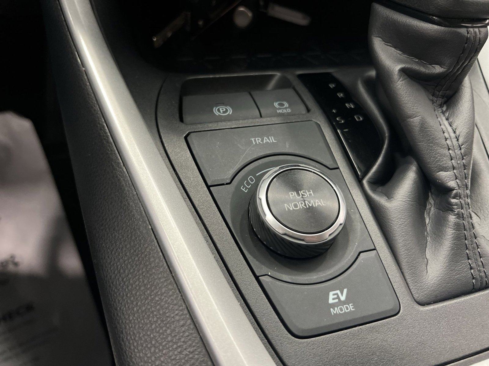 Used 2025 Toyota RAV4 XLE w/ Convenience Package image 28