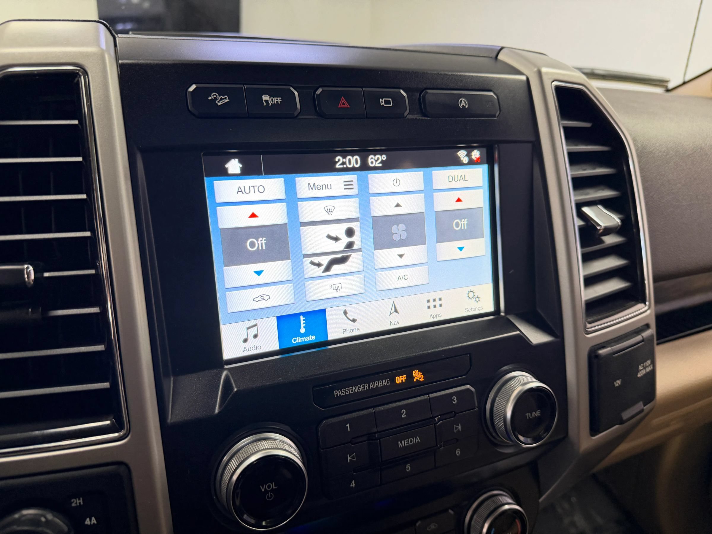 Used 2019 Ford F150 Lariat w/ Equipment Group 502A Luxury AWD/4WD image 33