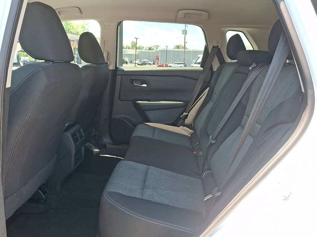 Used 2025 Nissan Rogue SV AWD/4WD image 10