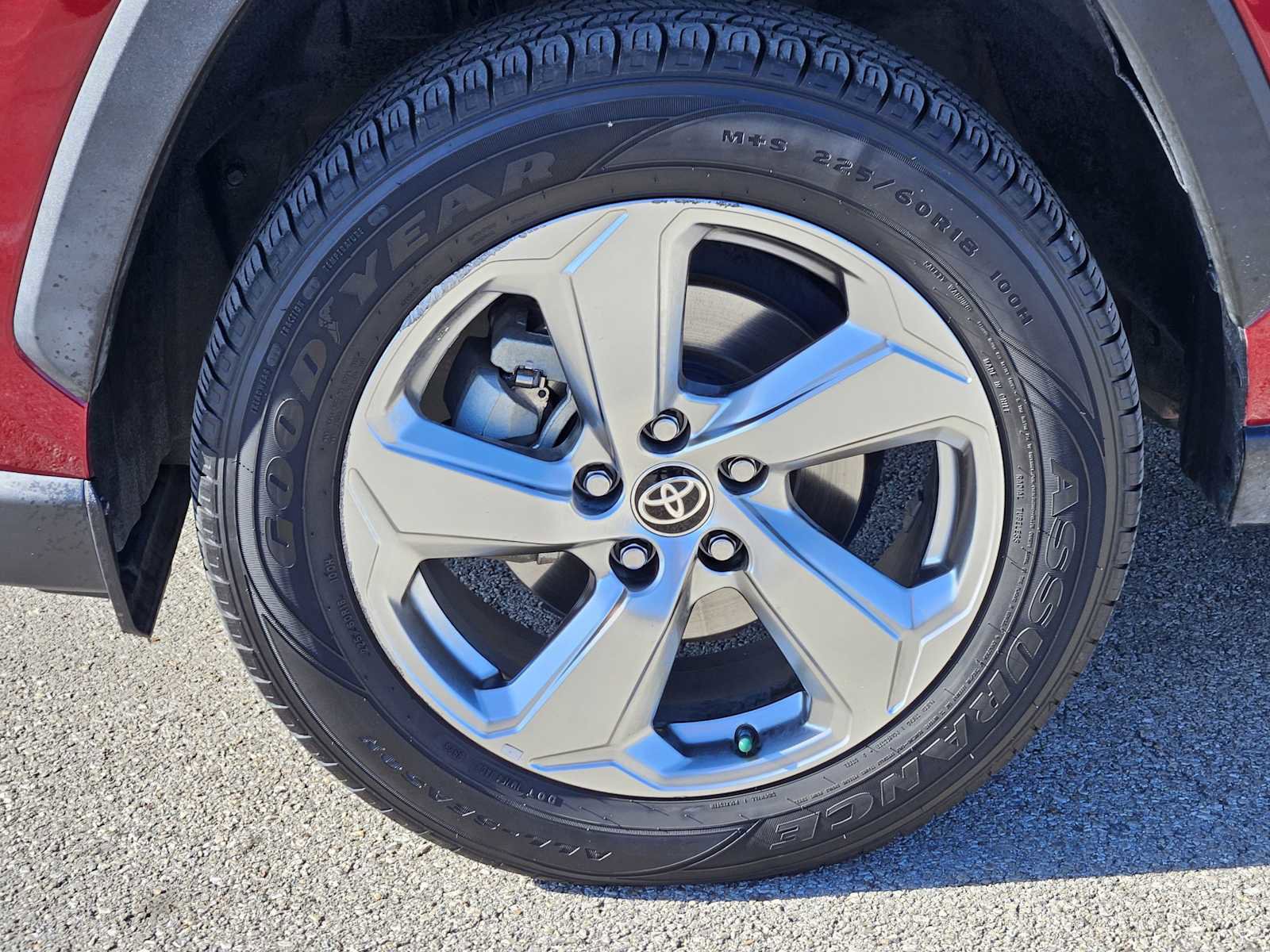 Used 2021 Toyota RAV4 XLE Premium image 9