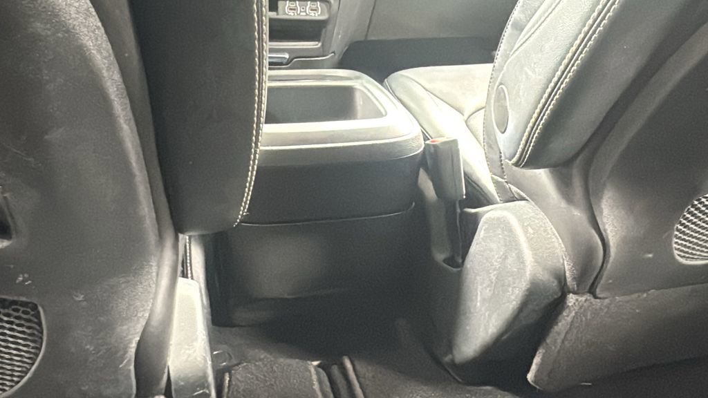 Used 2025 Chrysler Pacifica Select image 39