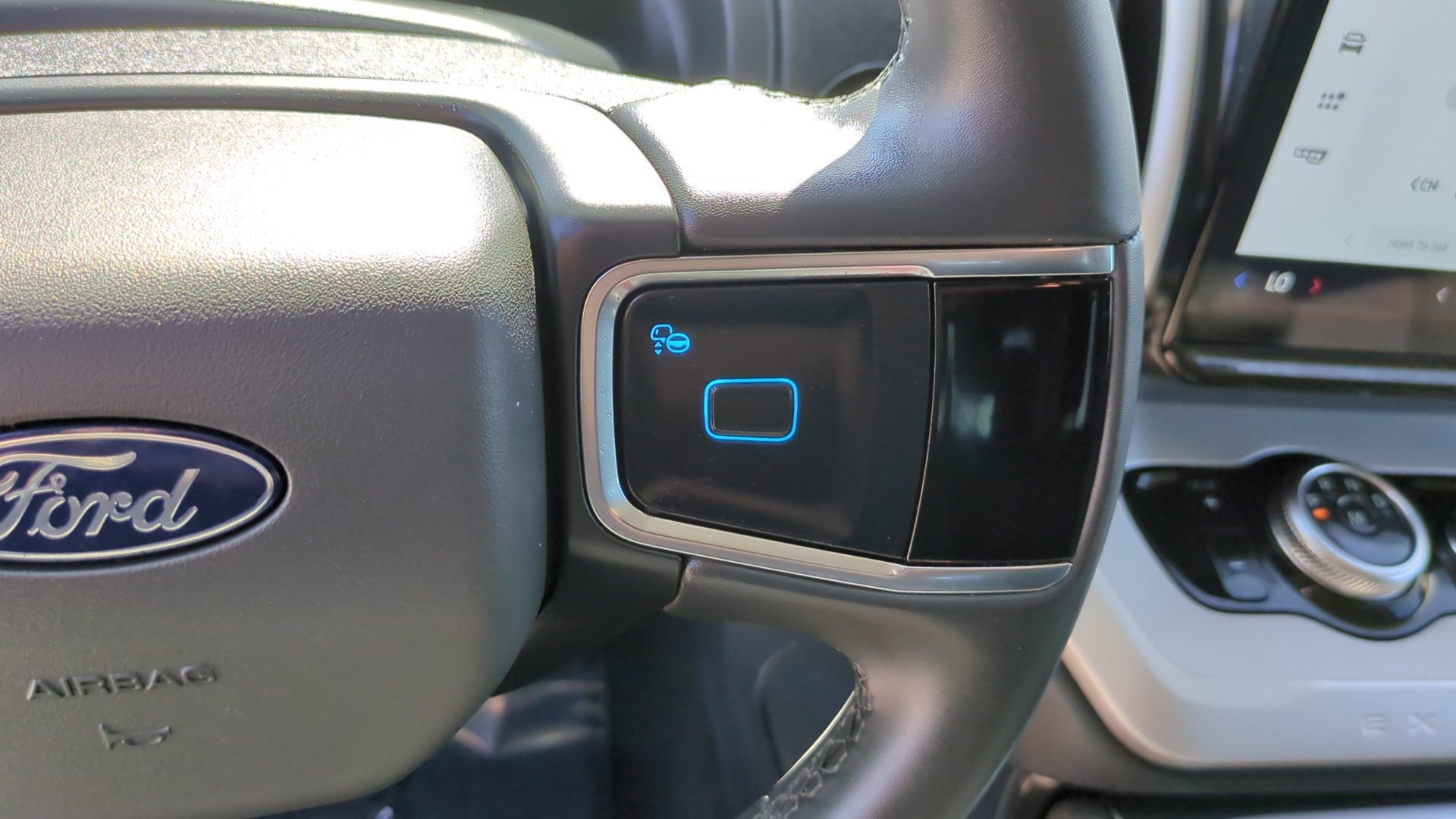 Used 2025 Ford Expedition Active AWD/4WD image 16