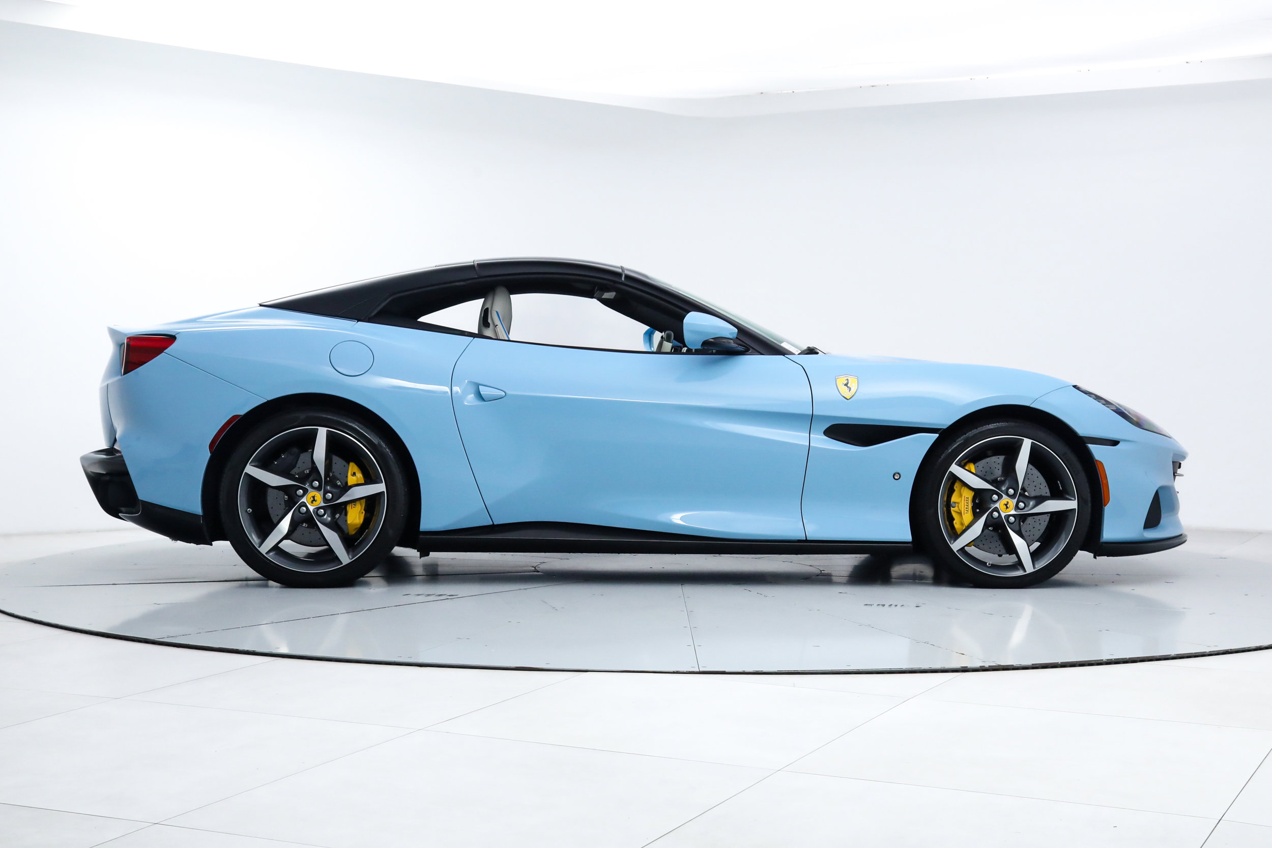Certified 2023 Ferrari Portofino M RWD image 11
