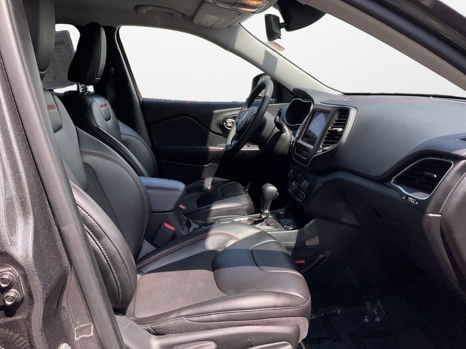 Used 2022 Jeep Cherokee Trailhawk w/ Sound & Nav Group AWD/4WD image 15