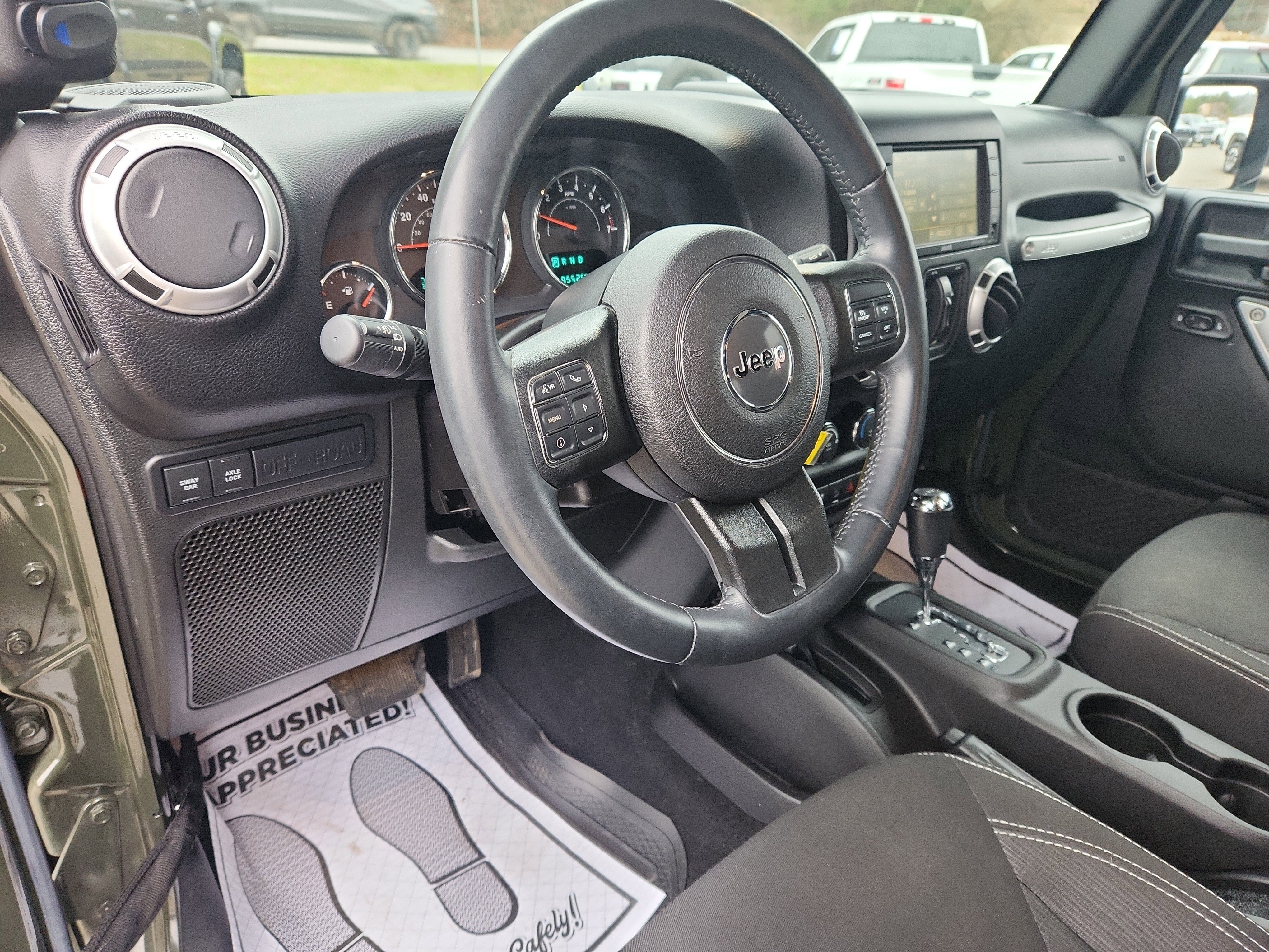 Used 2015 Jeep Wrangler Unlimited Rubicon w/ Connectivity Group image 22