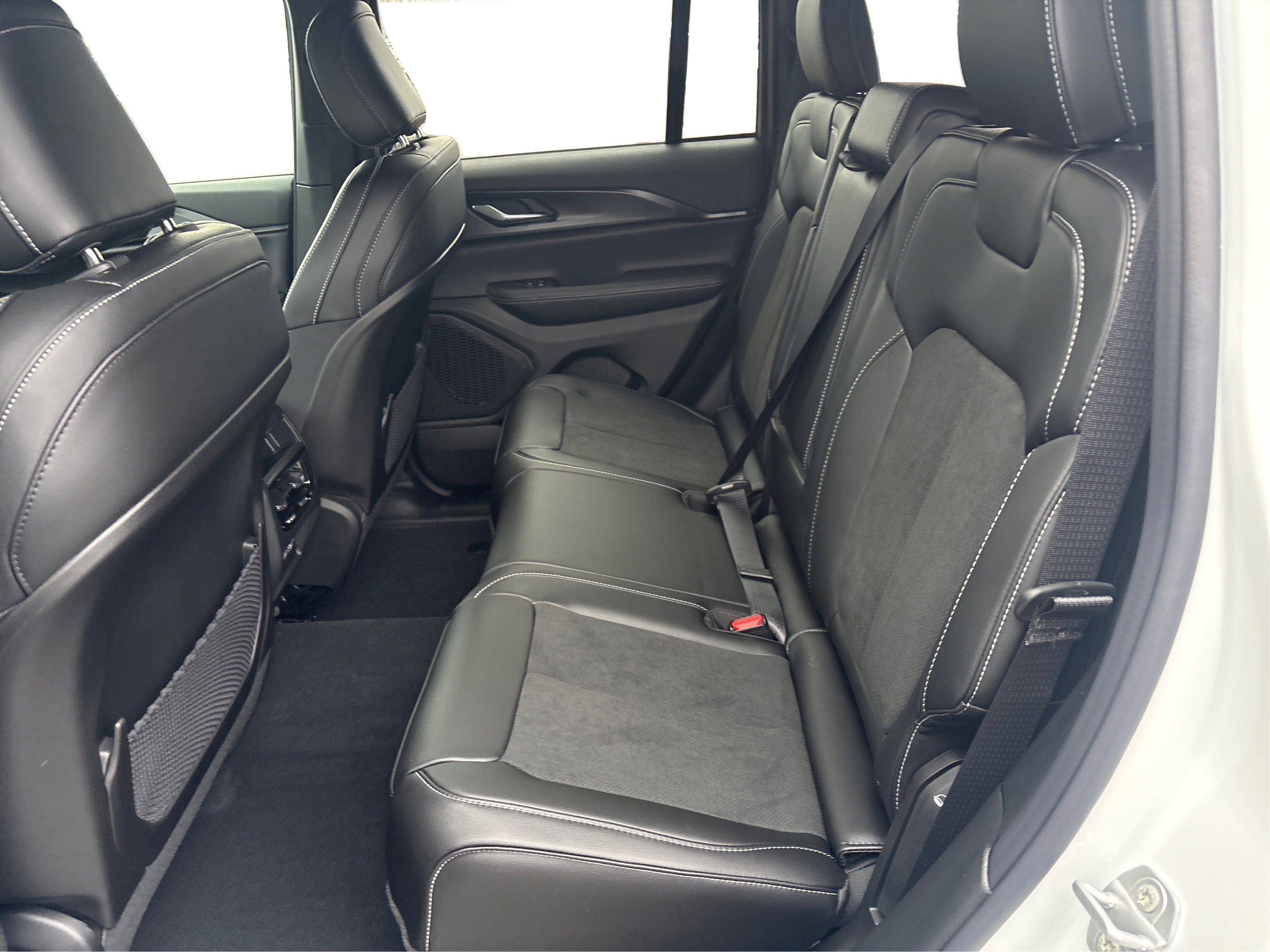 New 2025 Jeep Grand Cherokee 4WD image 10