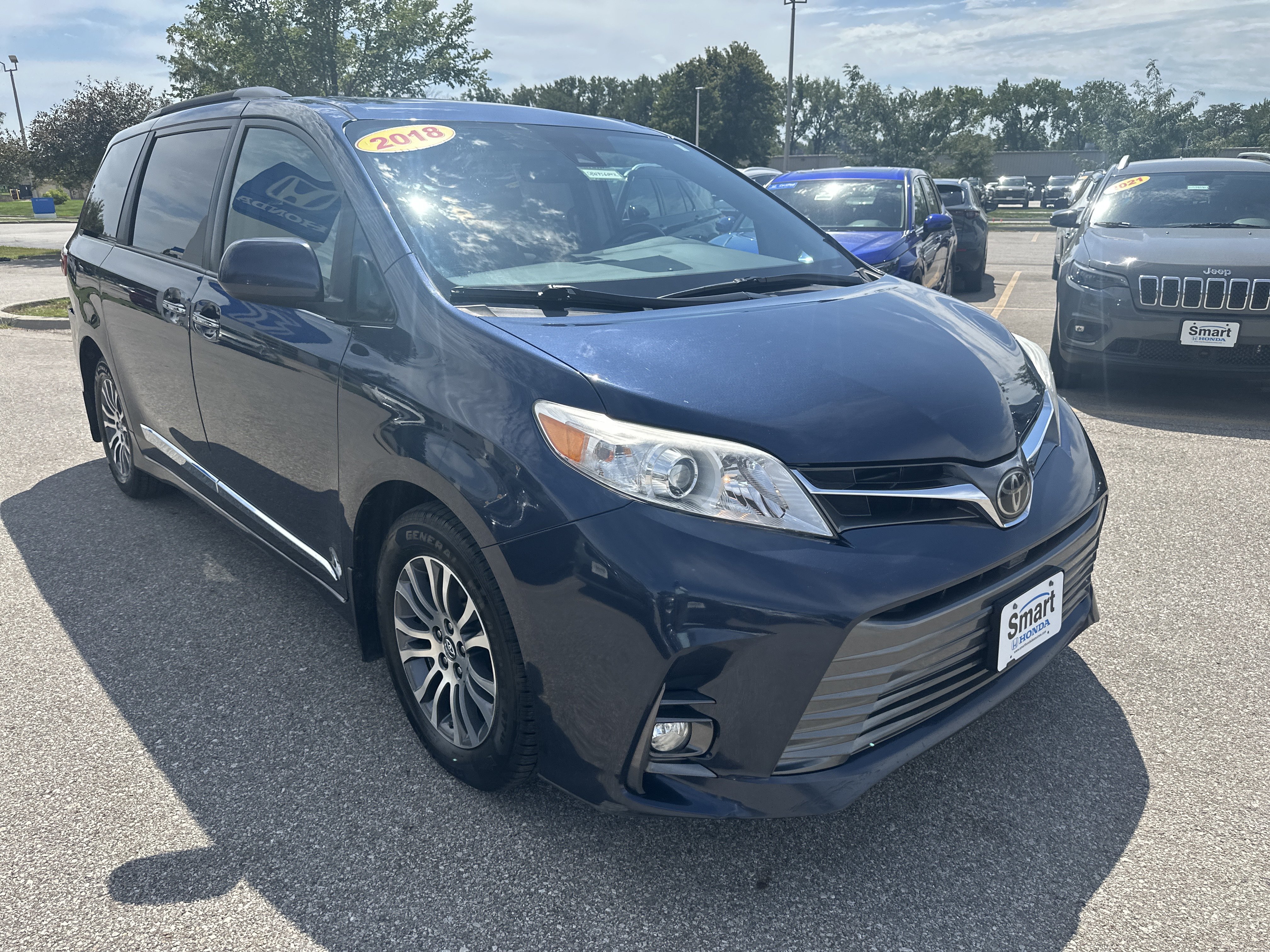 Used 2018 Toyota Sienna XLE w/ Protection Package FWD image 2