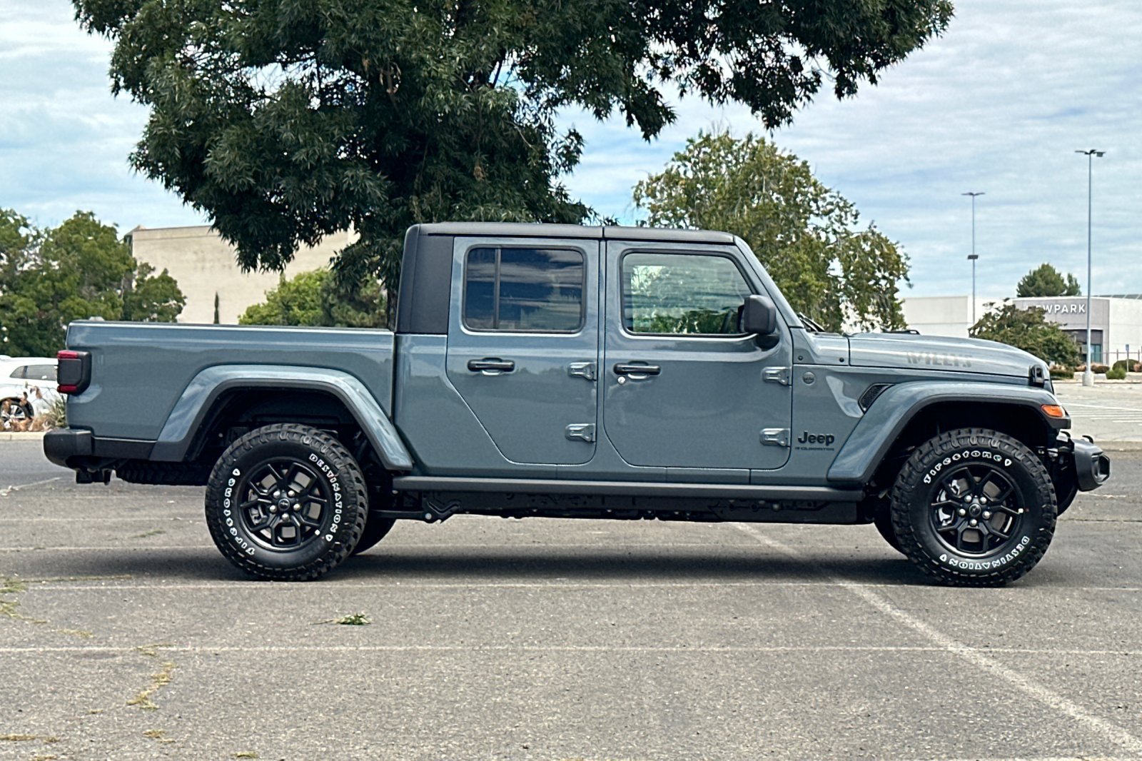 New 2026 Jeep Gladiator Sport AWD/4WD image 2