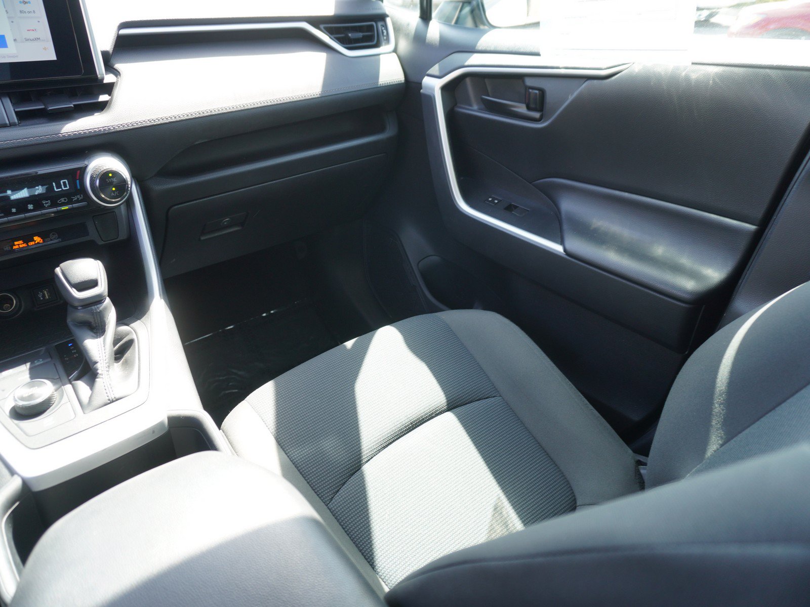 Used 2023 Toyota RAV4 LE AWD/4WD image 17