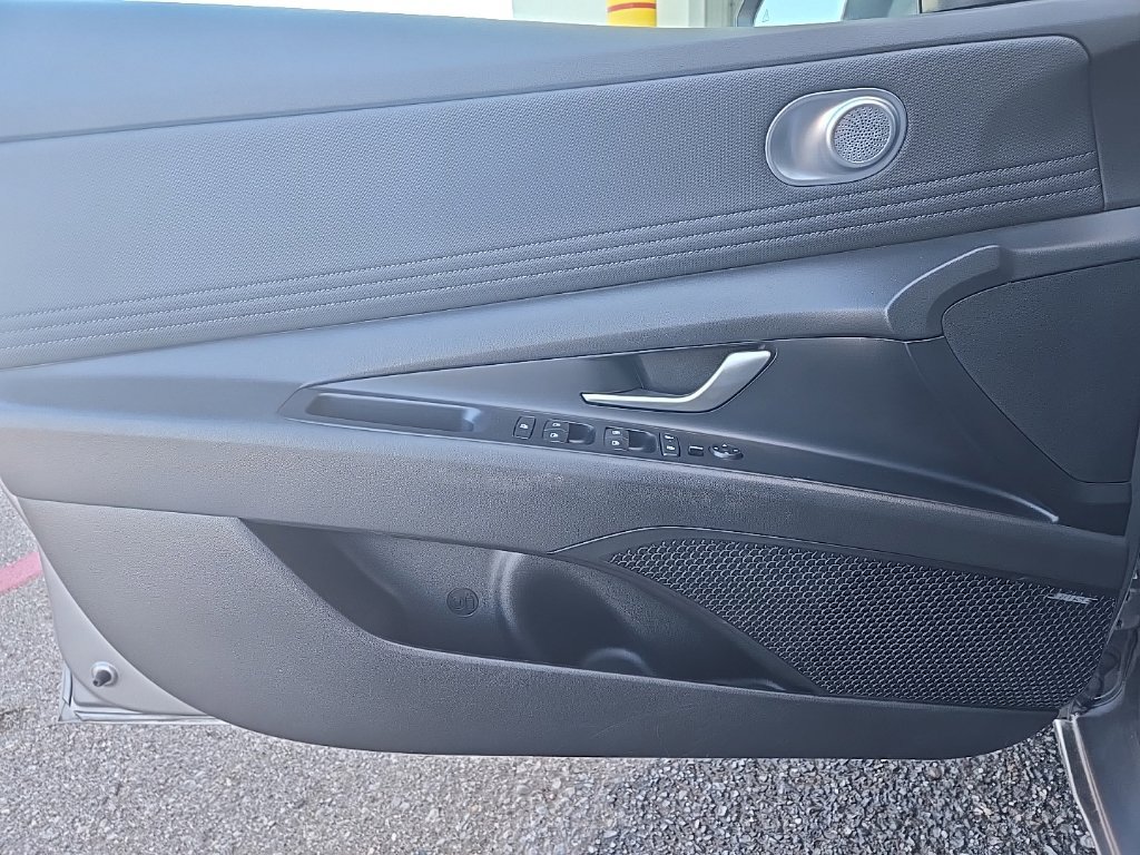 Used 2024 Hyundai Elantra Limited FWD image 11