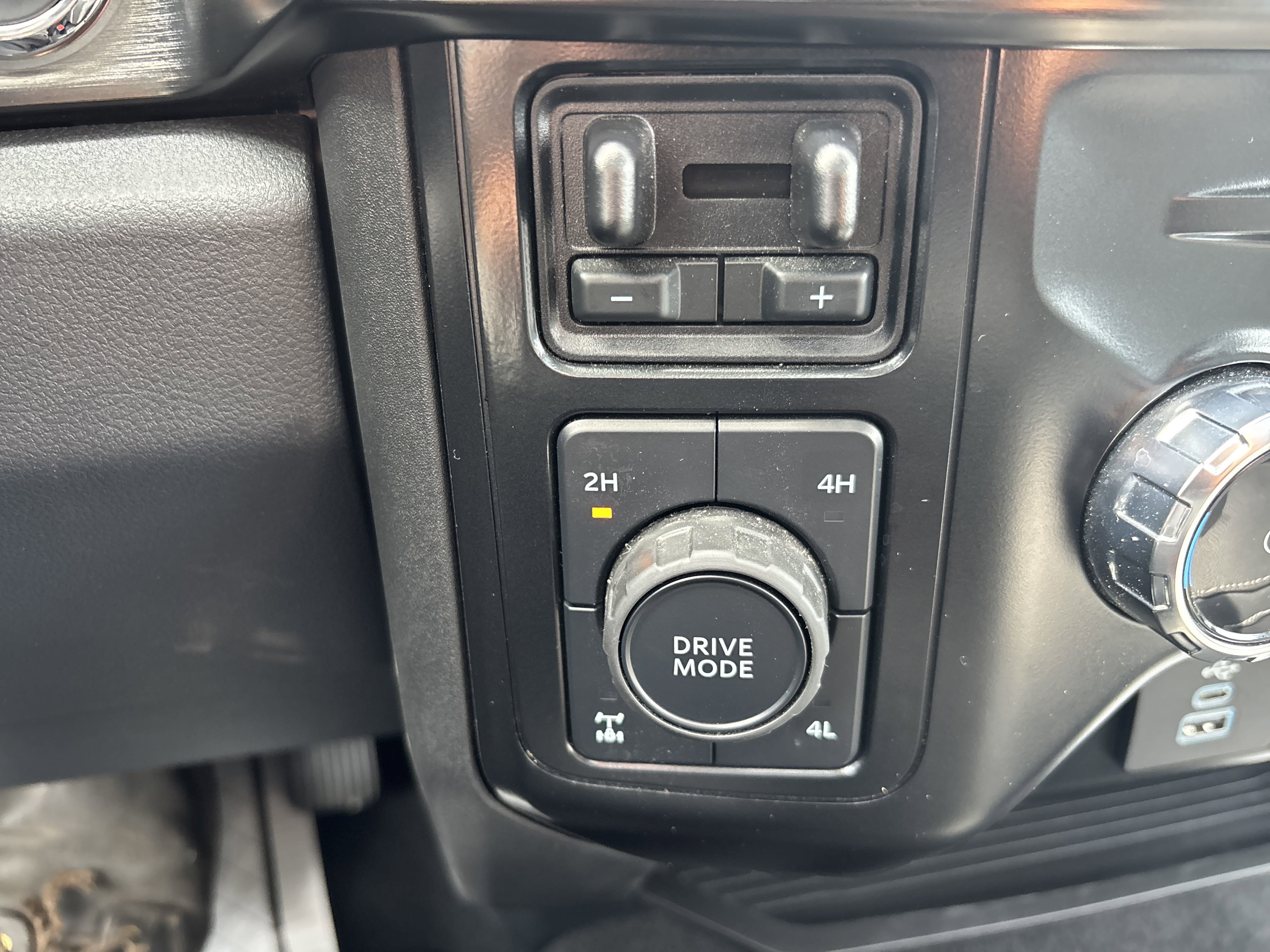 Used 2024 Ford F350 Lariat w/ Camper Package image 30