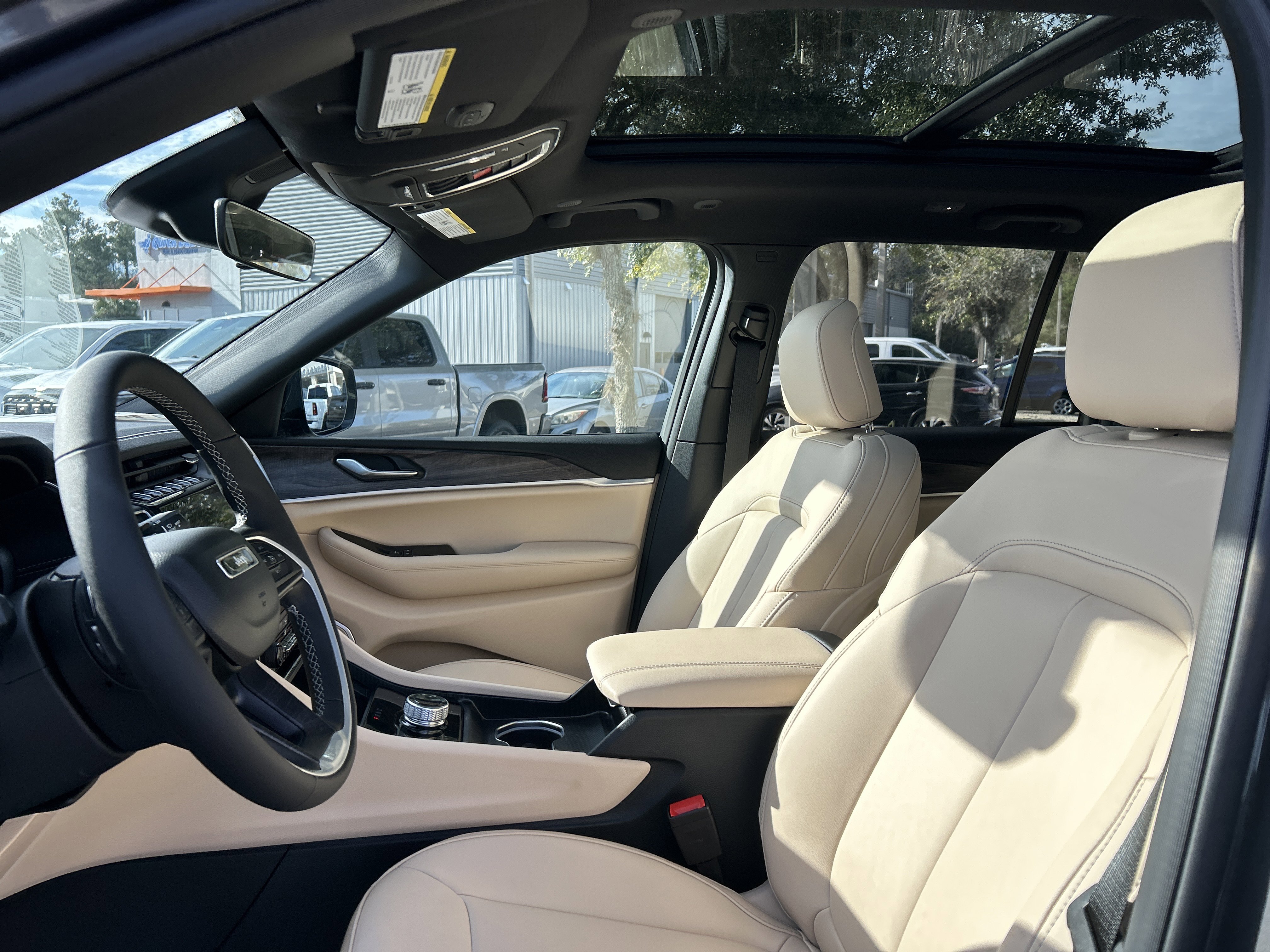 New 2025 Jeep Grand Cherokee Limited w/ Black Appearance Package image 14