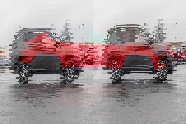 Used 2025 Jeep Compass Limited image 5