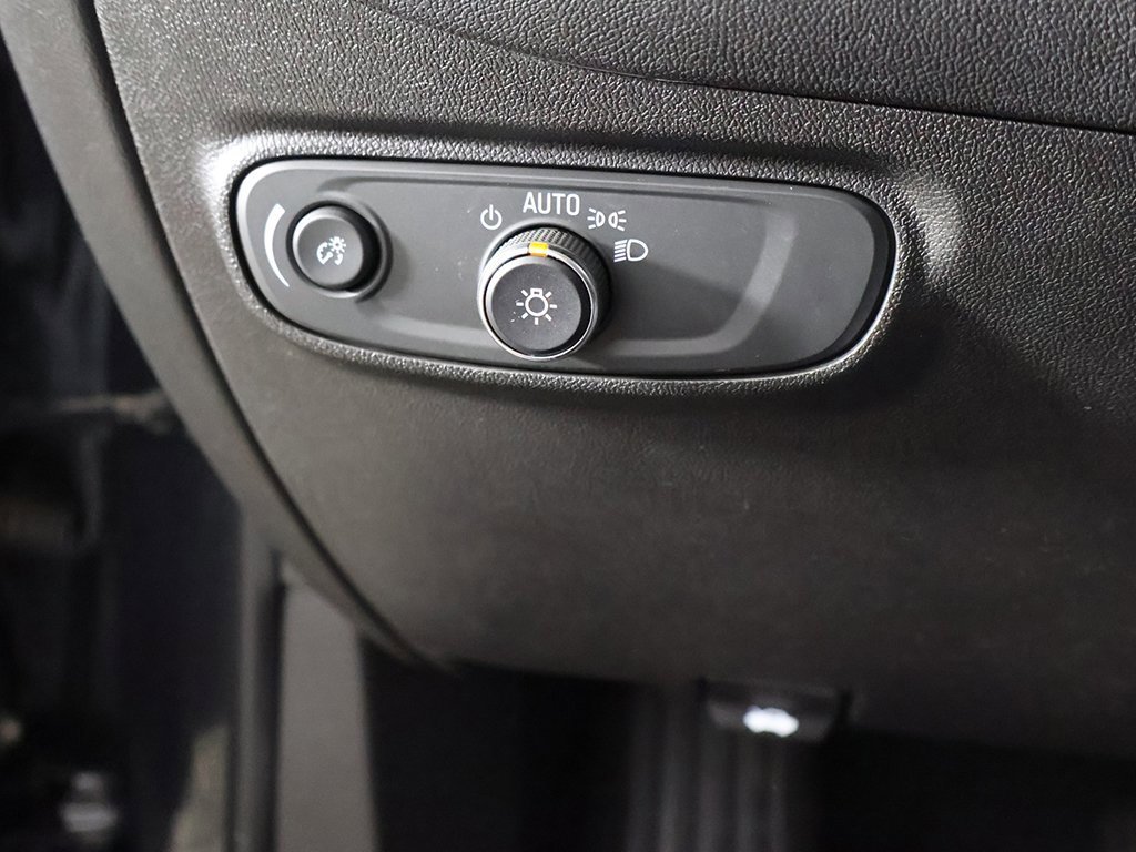 Used 2023 Chevrolet Equinox LT image 32