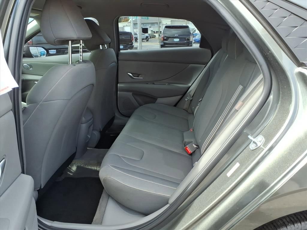 Used 2024 Hyundai Elantra SEL image 12