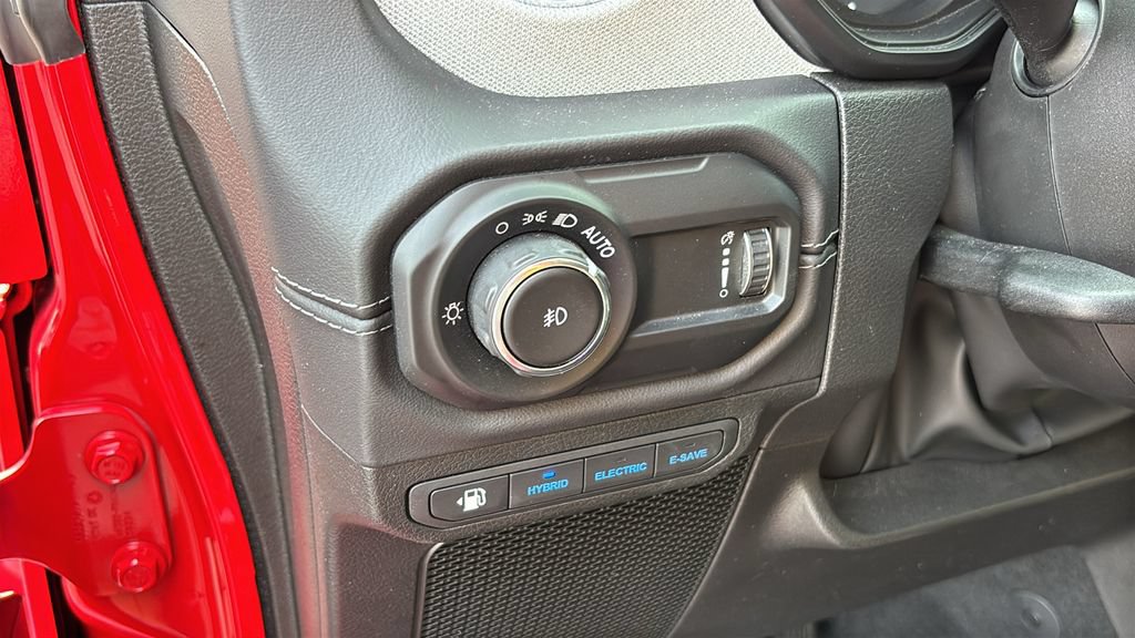 Used 2025 Jeep Wrangler Unlimited Sahara AWD/4WD image 11