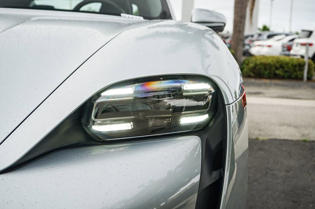 Used 2024 Porsche Taycan image 8