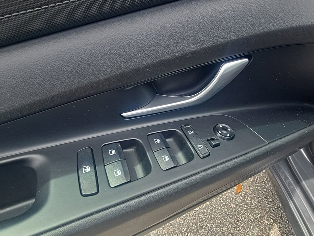 Used 2024 Hyundai Elantra SE image 13